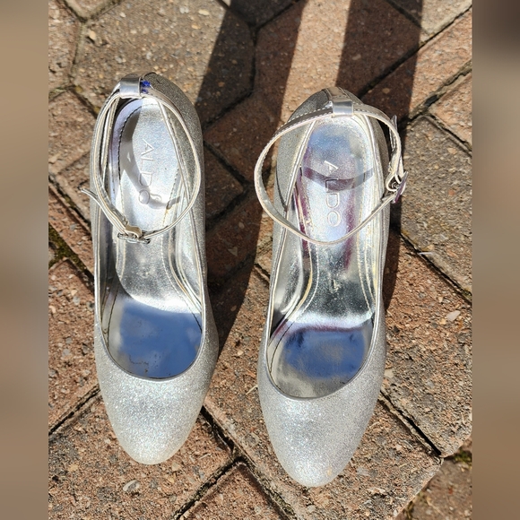 ALDO WOMEN SHOES. Color Silver. Size 37 - Picture 2 of 7